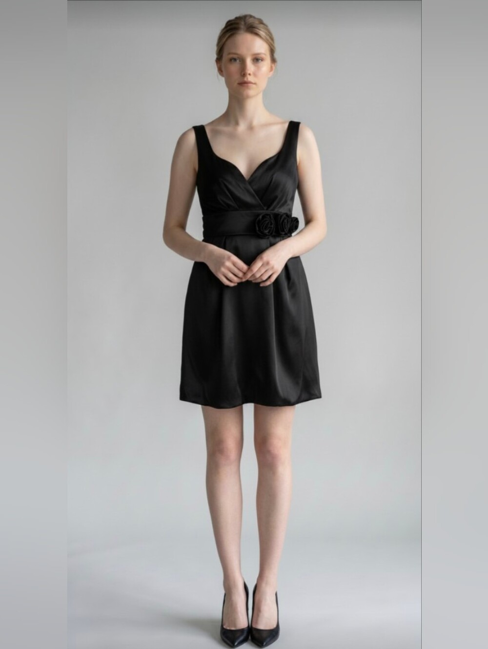 NWT! ALYN PAIGE, N.Y.! DOVE GRAY RAW SATIN, PLEAT FRONT, ROSETTE DRESS! SZ 3/4
